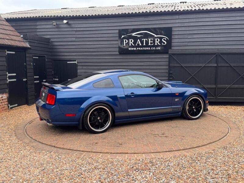 Ford Mustang view 4