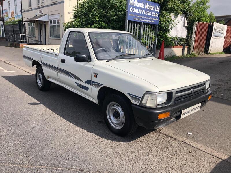 Toyota Hilux view 4
