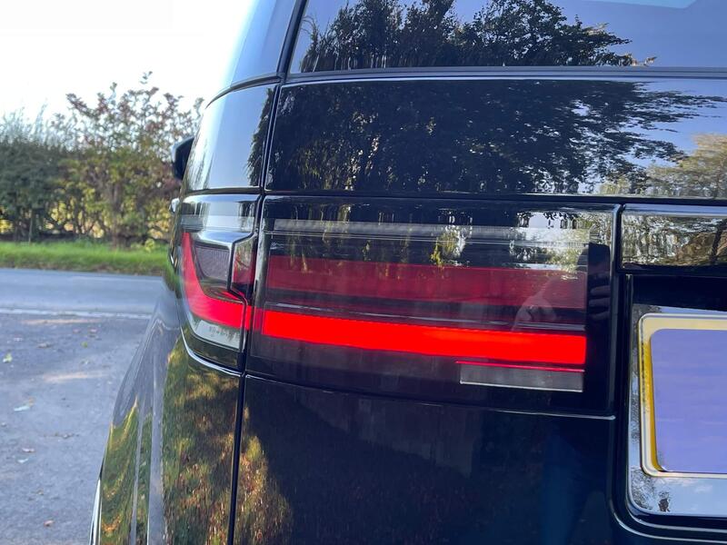 Land Rover Discovery view 4