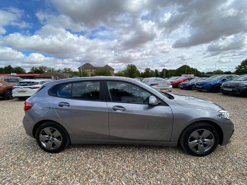 BMW 1 Series view 4
