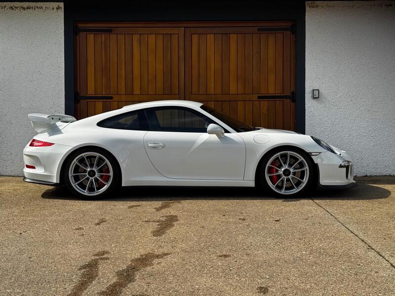 Porsche 911 view 7