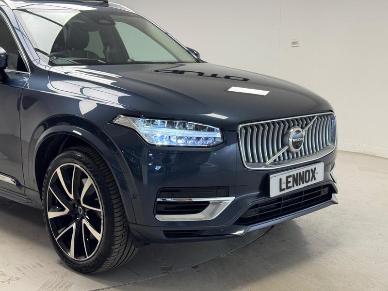 Volvo XC90 view 5
