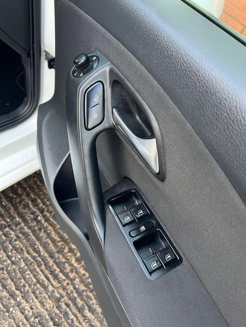Volkswagen Polo view 25
