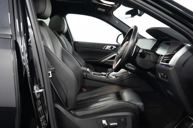 BMW X6 view 3