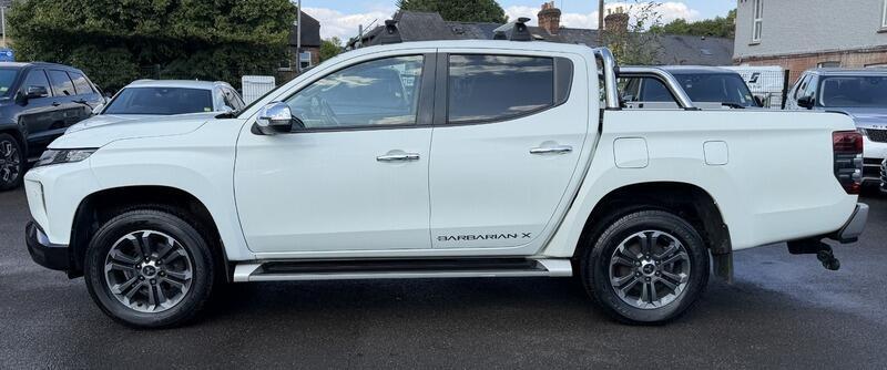 Mitsubishi L200 view 2