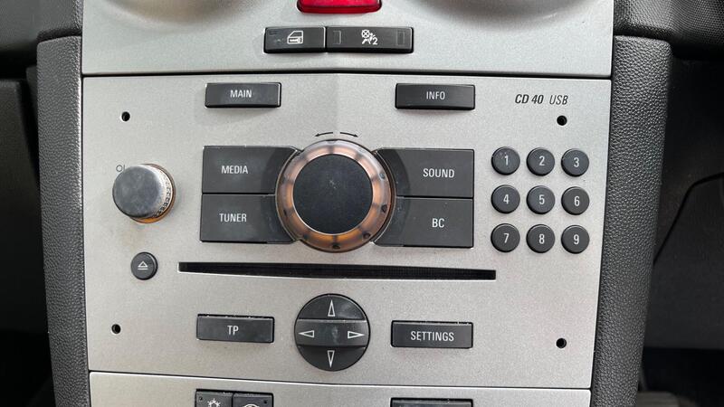 2013 Vauxhall Corsa — photo 34
