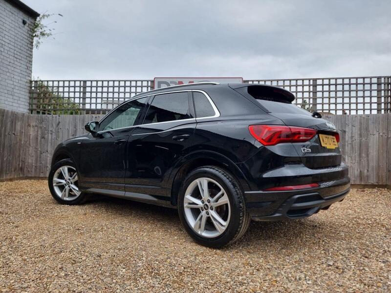 Audi Q3 view 4