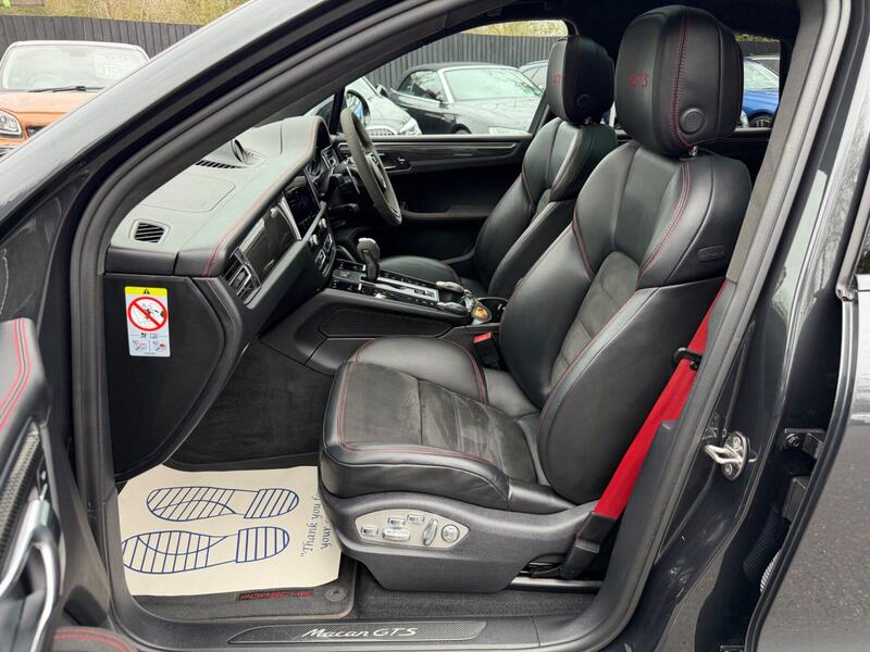 Porsche Macan view 5