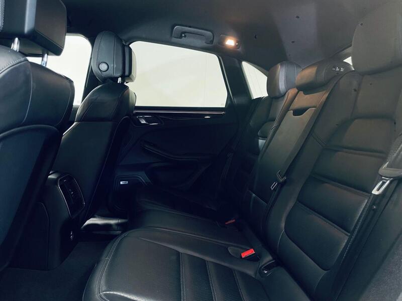 Porsche Macan view 7