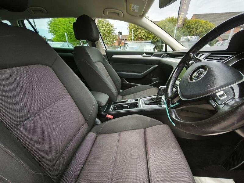 Volkswagen Passat view 6