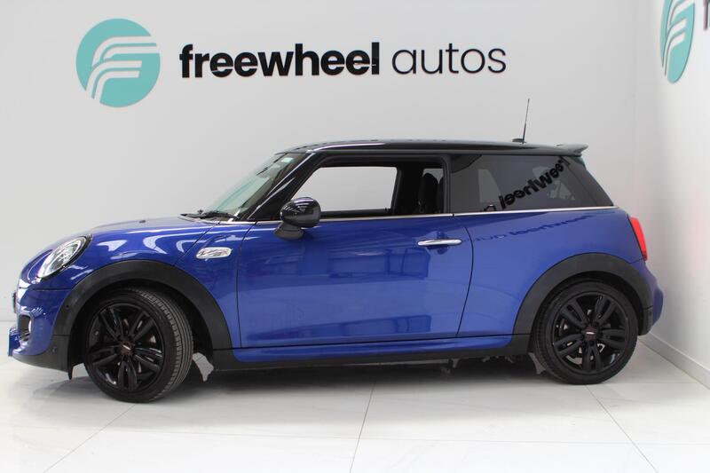 2019 MINI Hatch in Blue — image 2 of 5