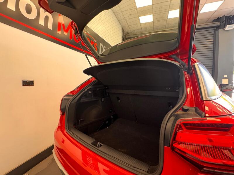Audi Q2 view 13