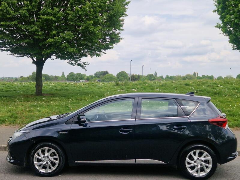 Toyota Auris view 3