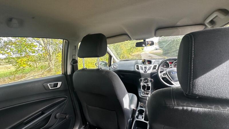 2012 Ford Fiesta — photo 9