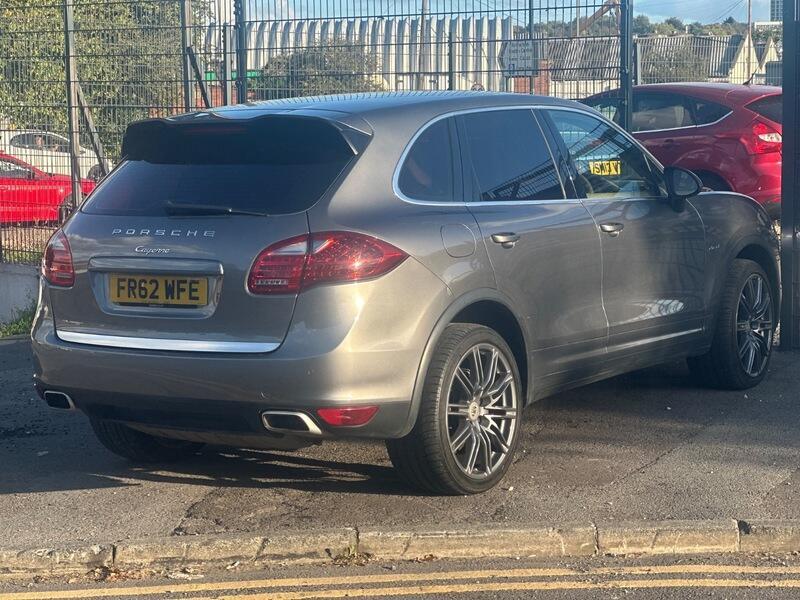 Porsche Cayenne view 28