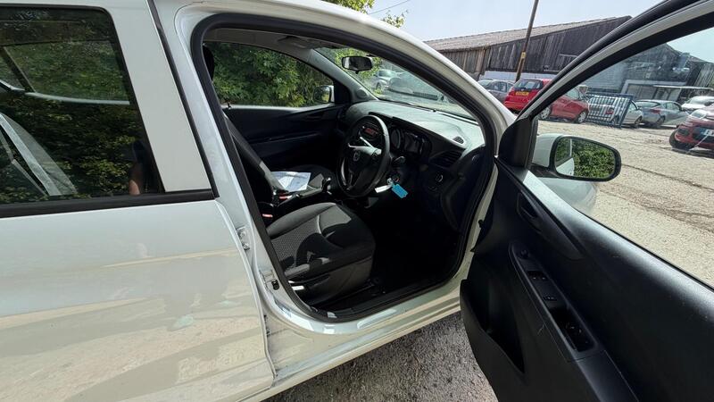 2017 Vauxhall Viva — photo 14