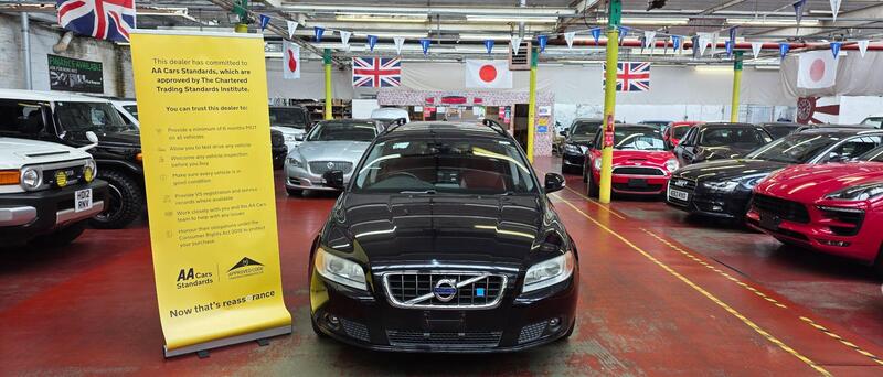 Volvo V70 view 2