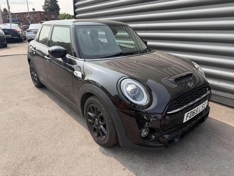 Mini Hatch view 6