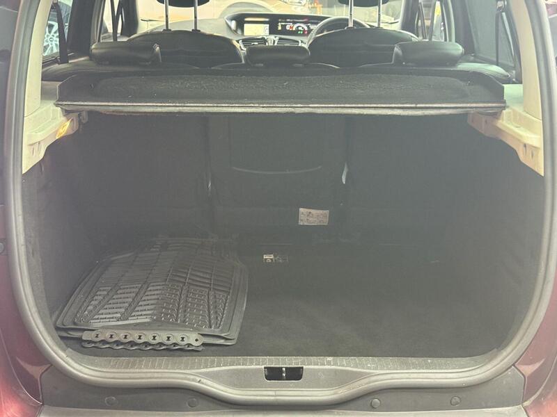 Renault Scenic view 22