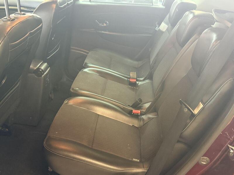 Renault Scenic view 19
