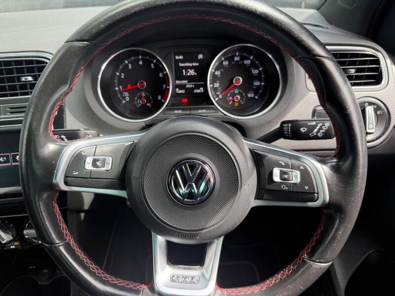 Volkswagen Polo view 3