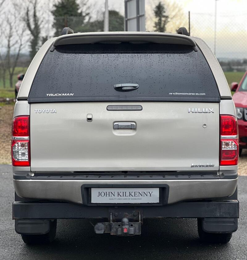 Toyota Hilux view 4