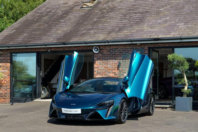 Mclaren Artura view 3