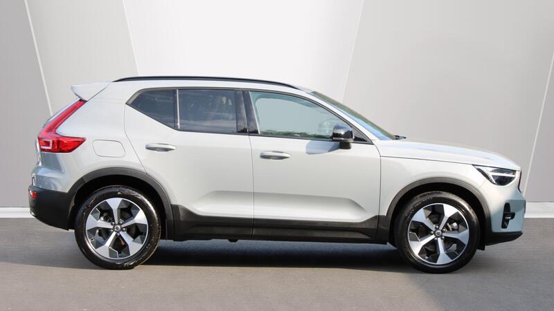 Volvo XC40 view 3