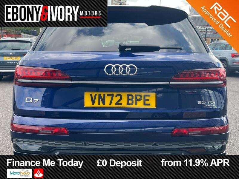 Audi Q7 view 4