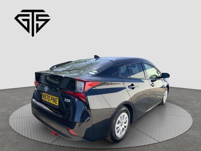 Toyota Prius view 3