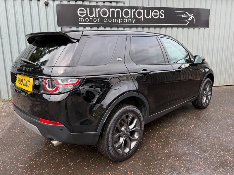Land Rover Discovery Sport view 3