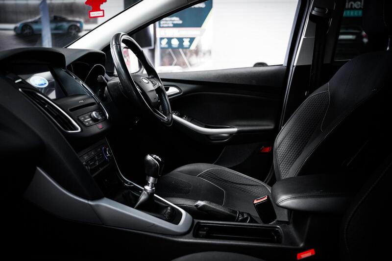 Ford Focus view 3