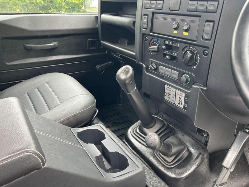 Land Rover Defender view 27