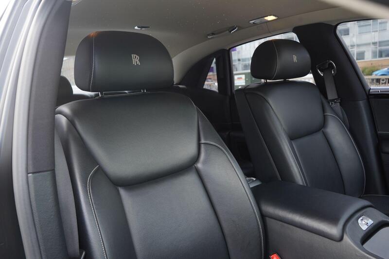 Rolls-Royce Ghost view 3