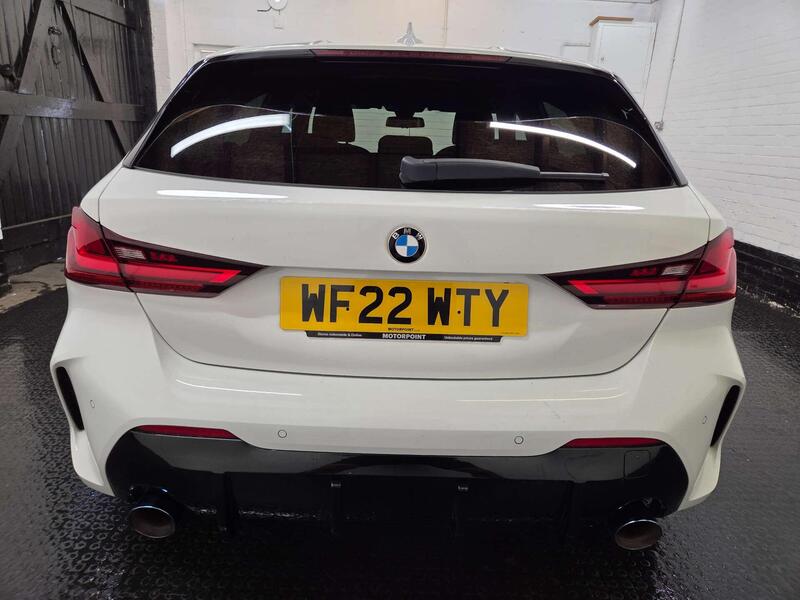 BMW 1 Series view 5