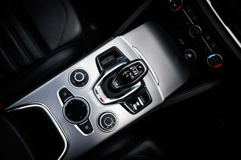 Alfa Romeo Stelvio view 5