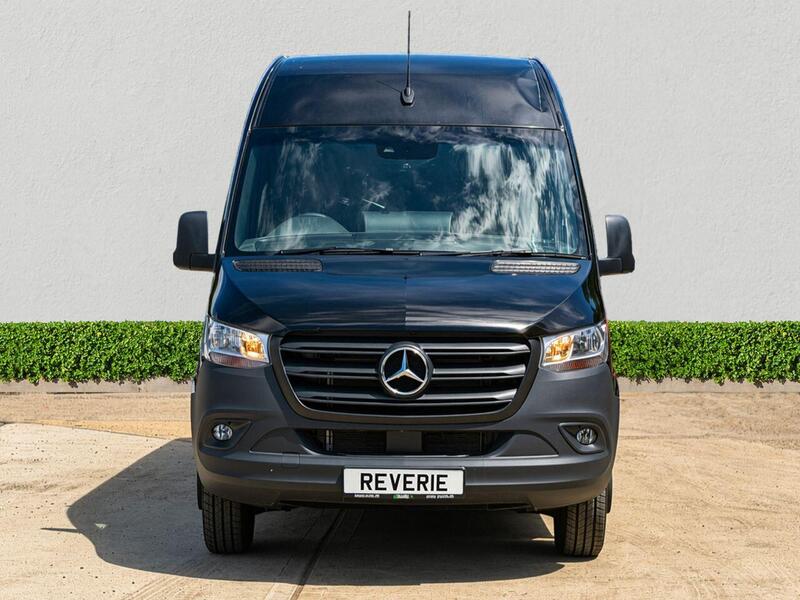 Mercedes-Benz Sprinter view 3