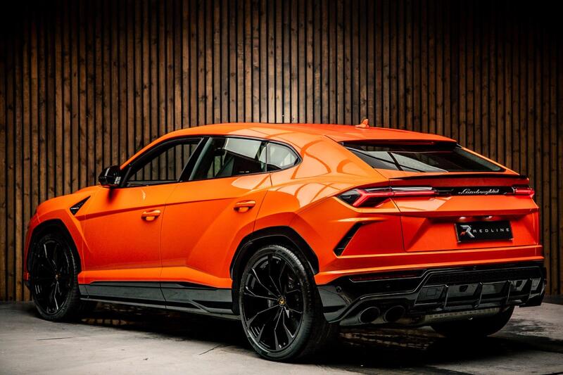 Lamborghini Urus view 3
