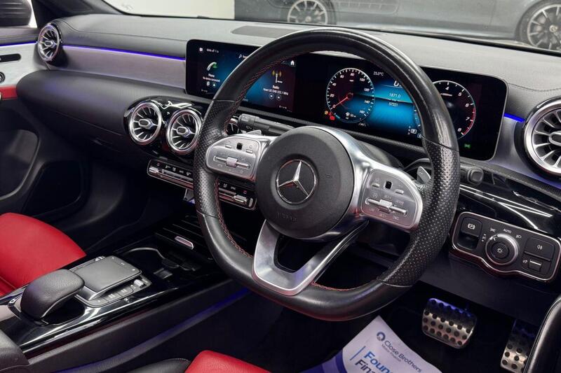 Mercedes-Benz Mercedes-Benz CLA view 3