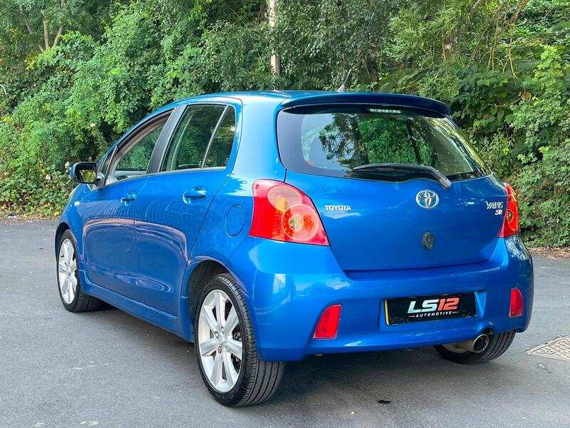 Toyota Yaris view 4