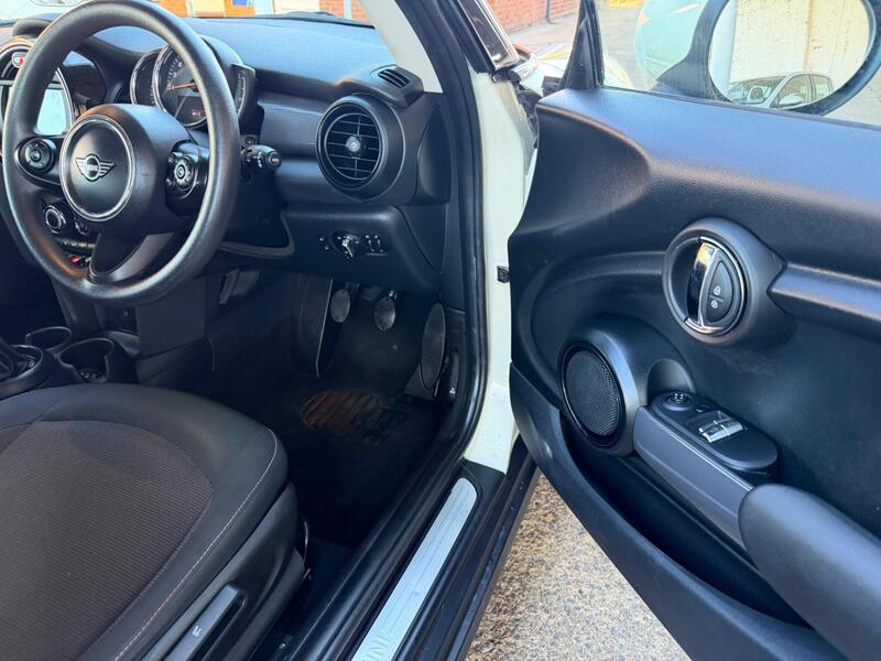 Mini Hatch view 5