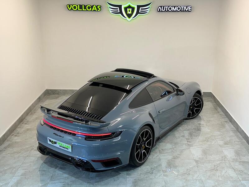 Porsche 911 view 6
