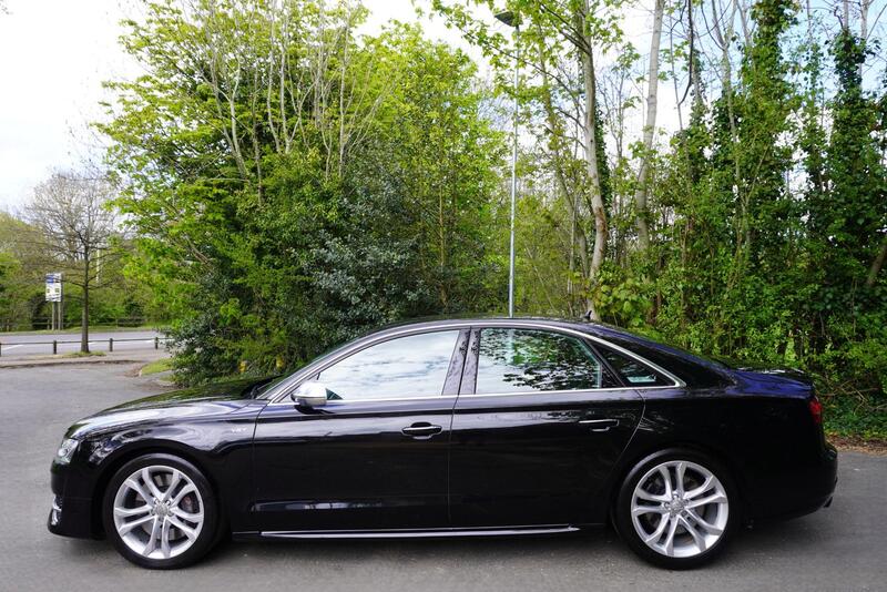 Audi Audi S8 view 2