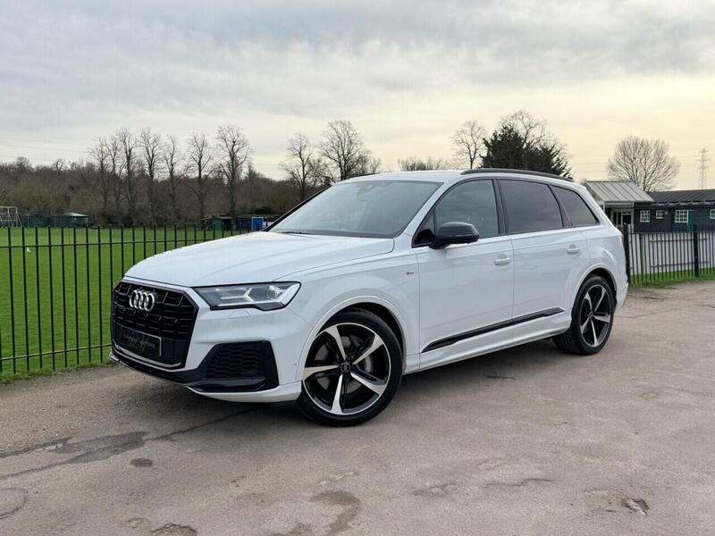 Audi Q7 view 3
