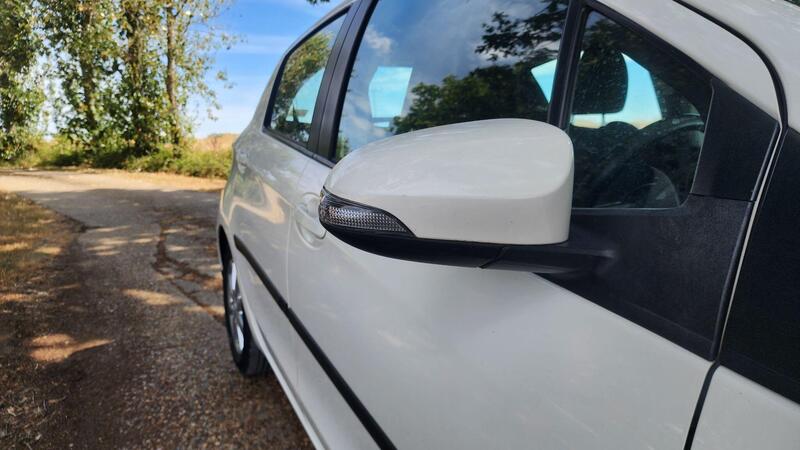 2012 Toyota Yaris — photo 19