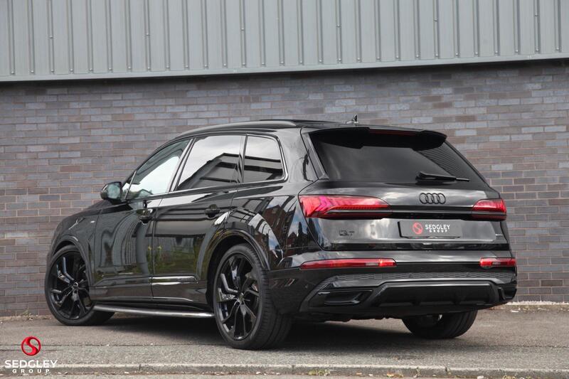 Audi Q7 view 3