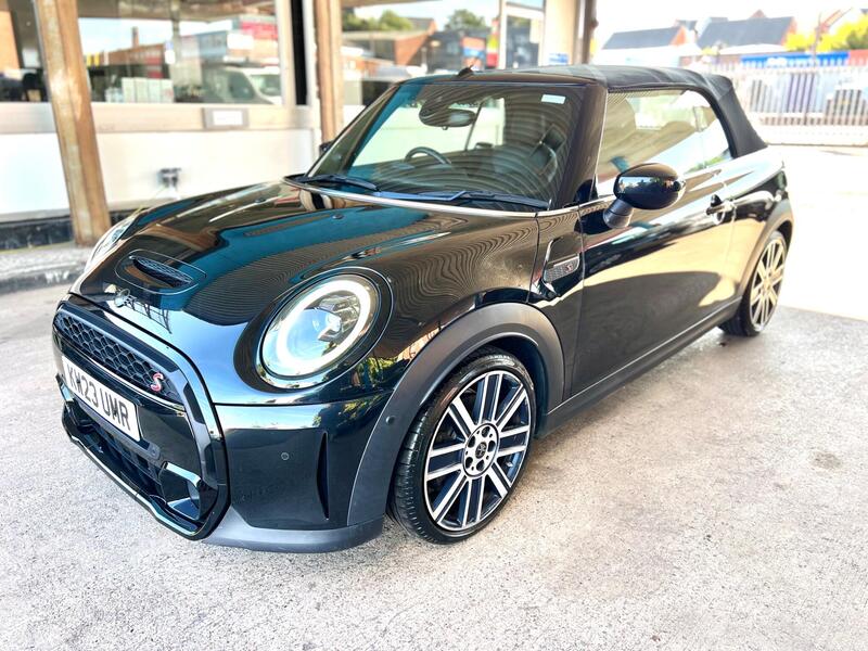 Mini Convertible view 3