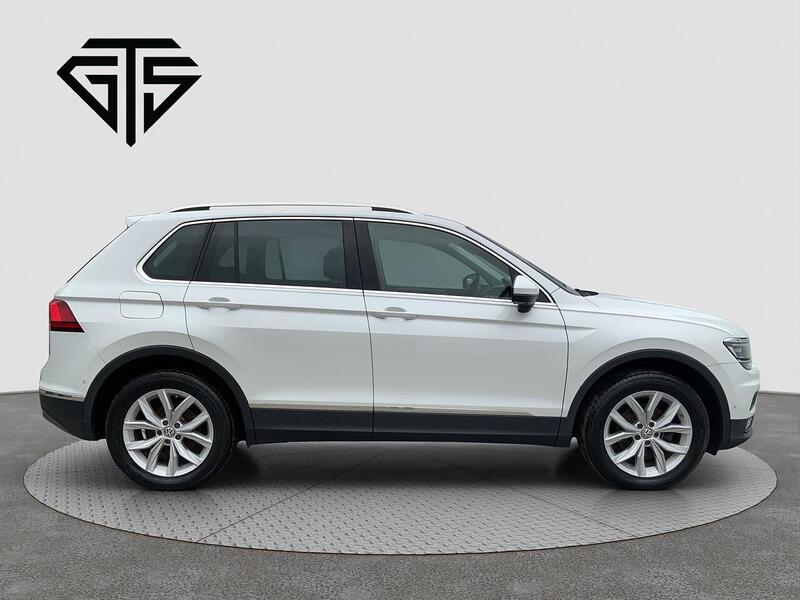 Volkswagen Tiguan view 2