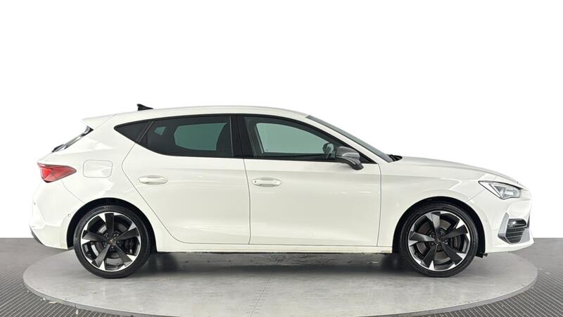 Cupra CUPRA Leon view 3