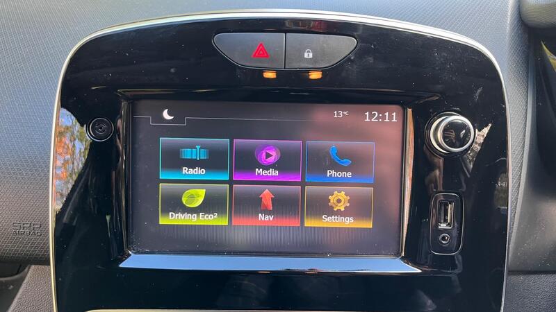 2019 Renault Clio — photo 32